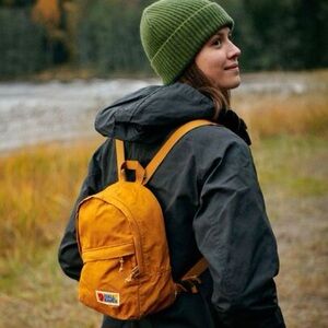 NWT FJÄLLRÄVEN Vardag Mini 6.5L Acorn Yellow Daypack Backpack Rucksack Hiking